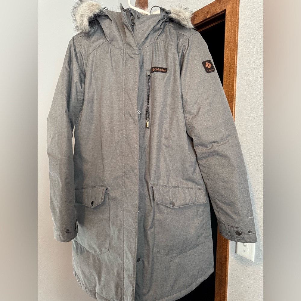 Columbia: Women's Suttle Mountain Insulated Jacket GREAT condition. Size: Large